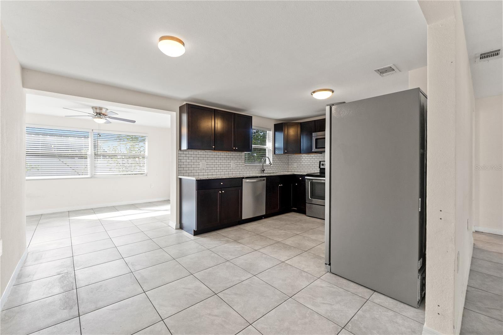 COLONIAL MANOR - Residential