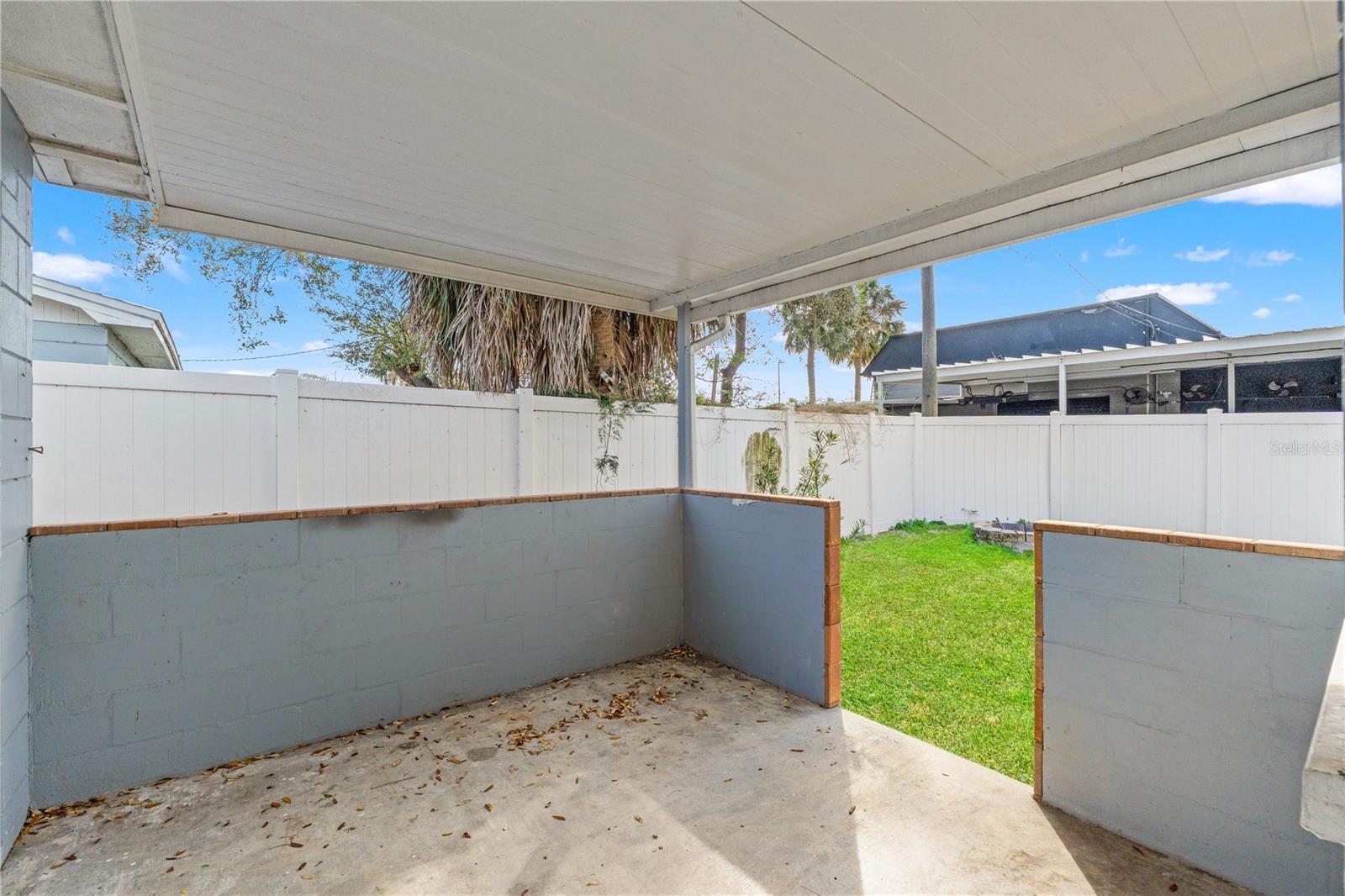 COLONIAL MANOR - Residential