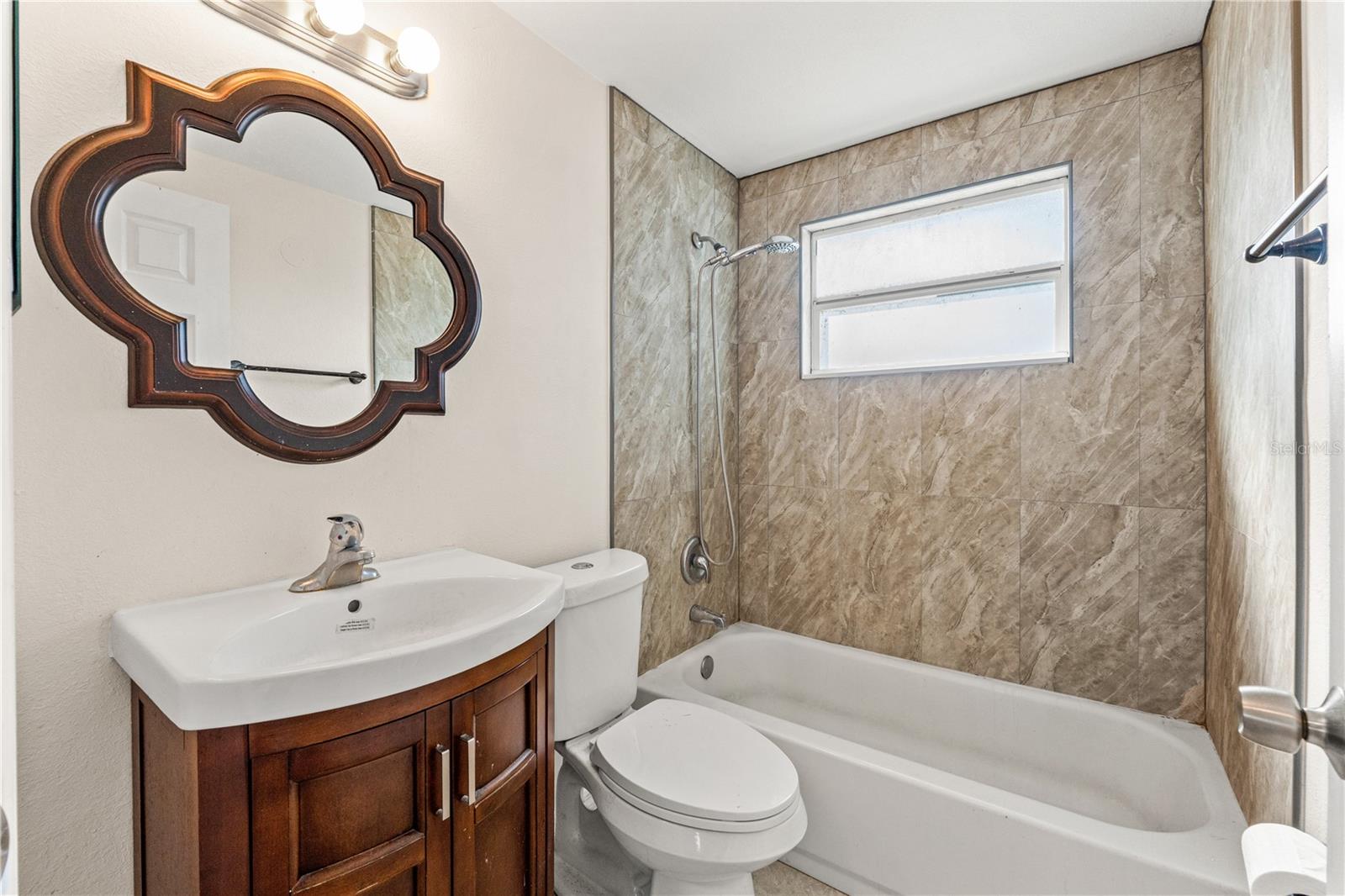 COLONIAL MANOR - Residential