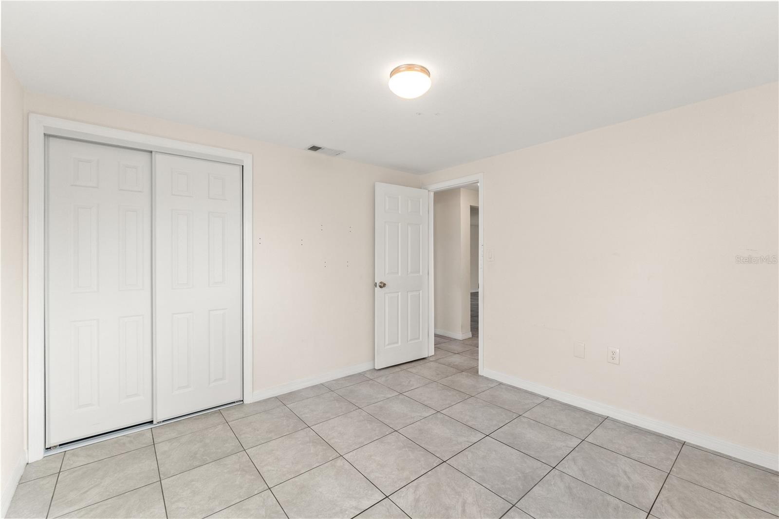 COLONIAL MANOR - Residential