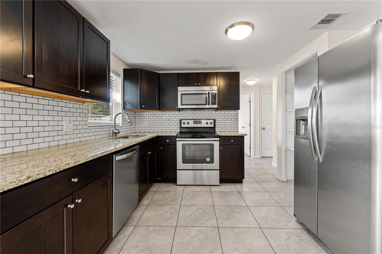 COLONIAL MANOR - Residential