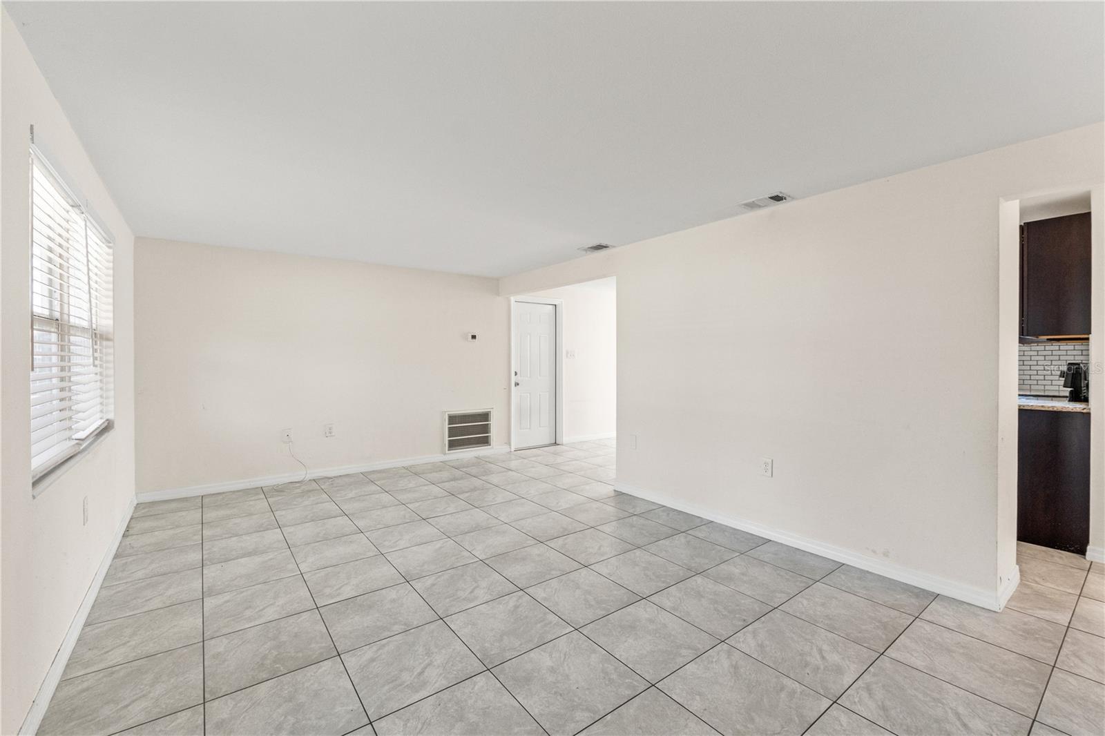 COLONIAL MANOR - Residential