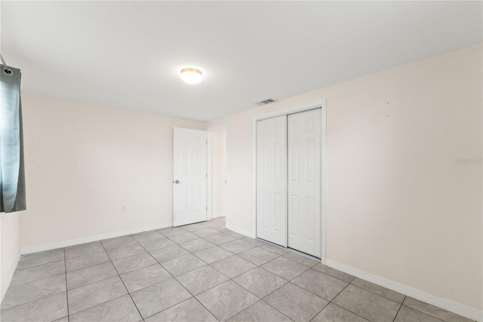 COLONIAL MANOR - Residential