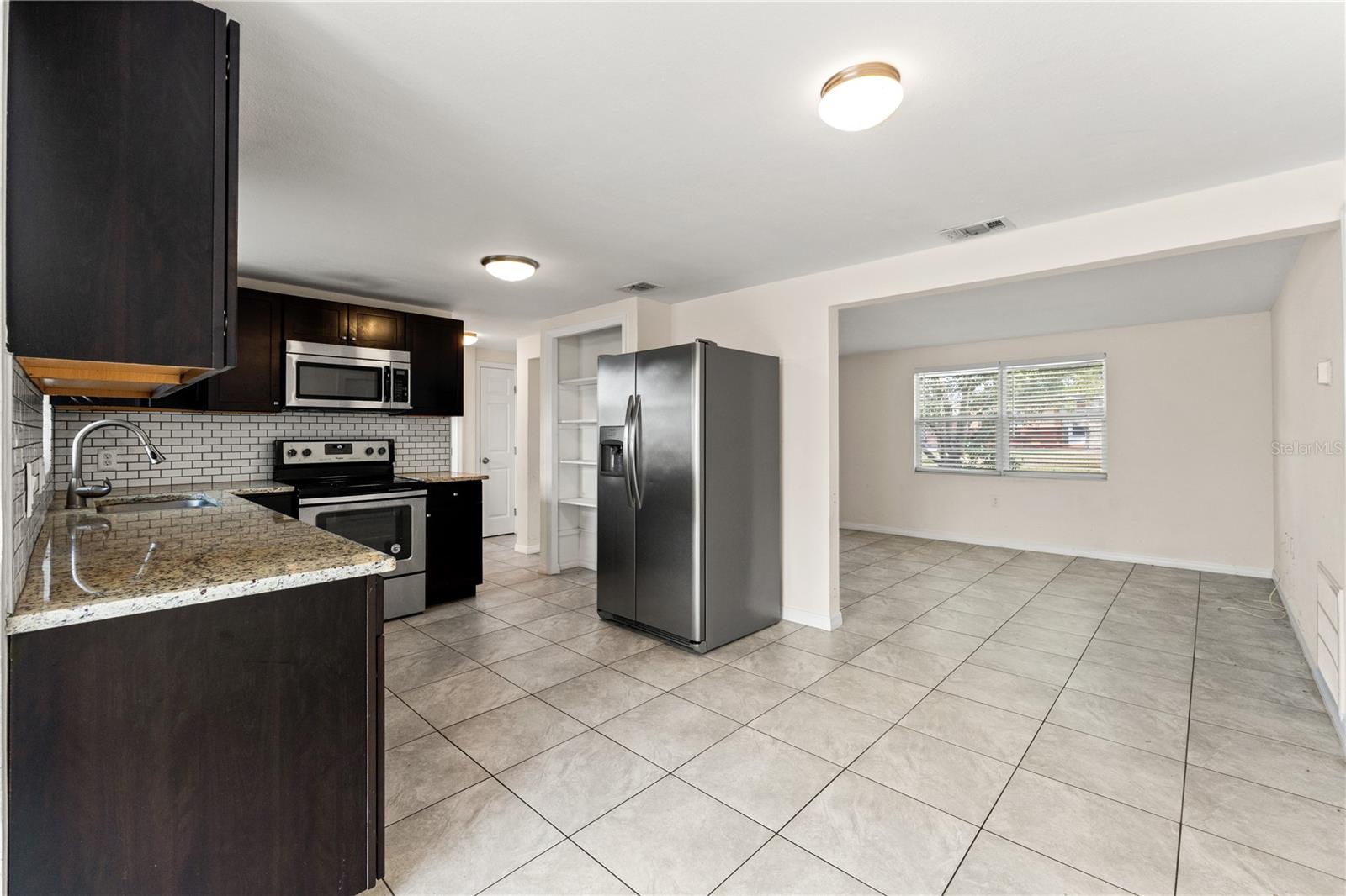 COLONIAL MANOR - Residential