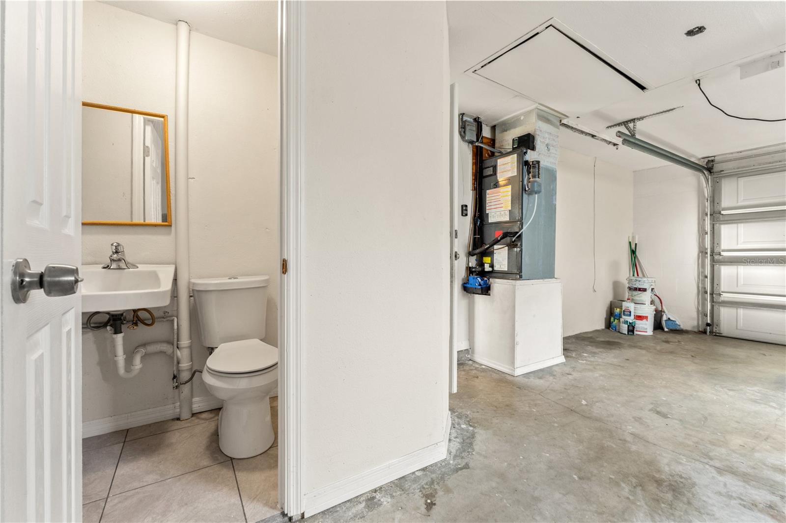 COLONIAL MANOR - Residential