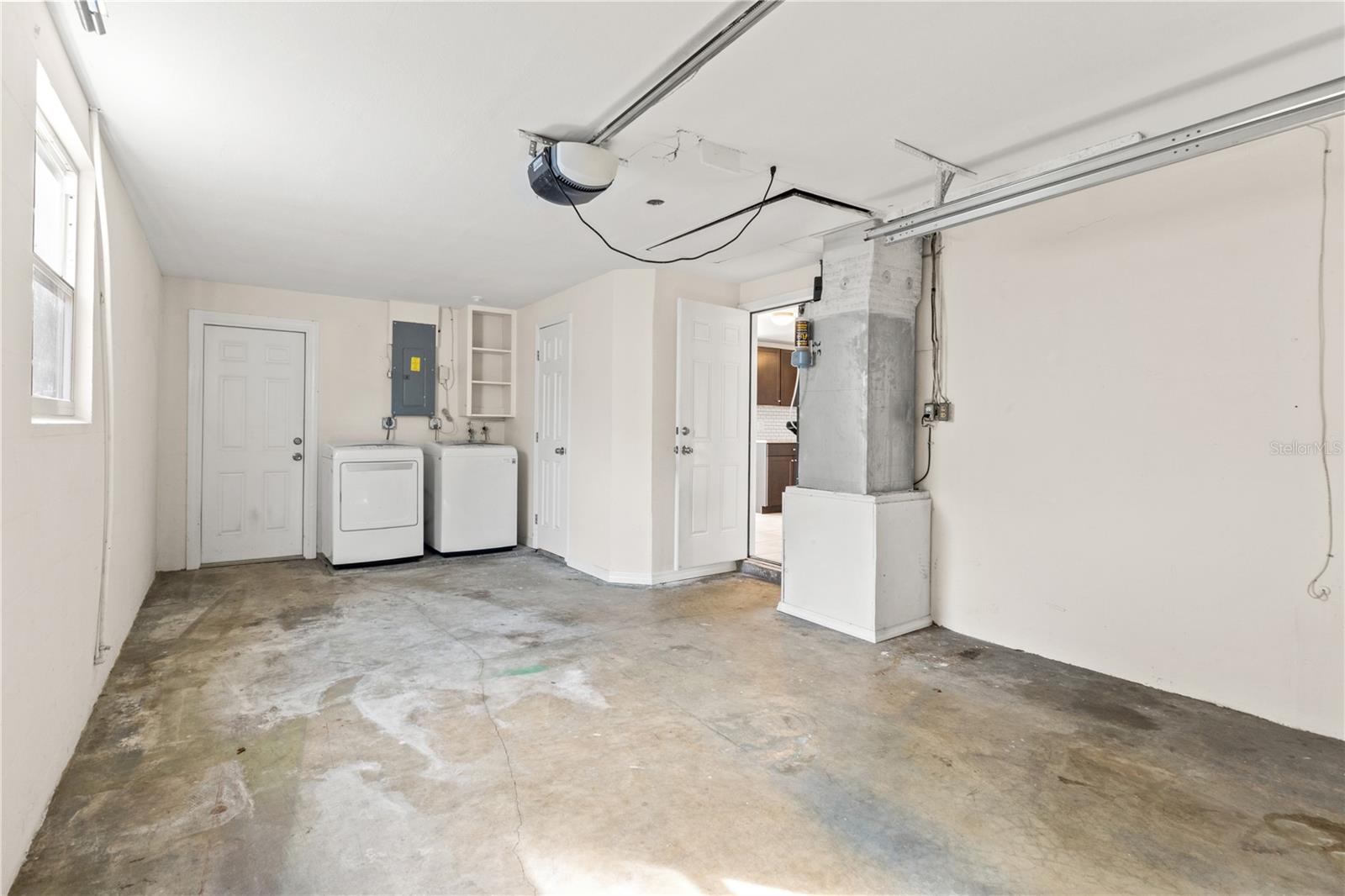 COLONIAL MANOR - Residential