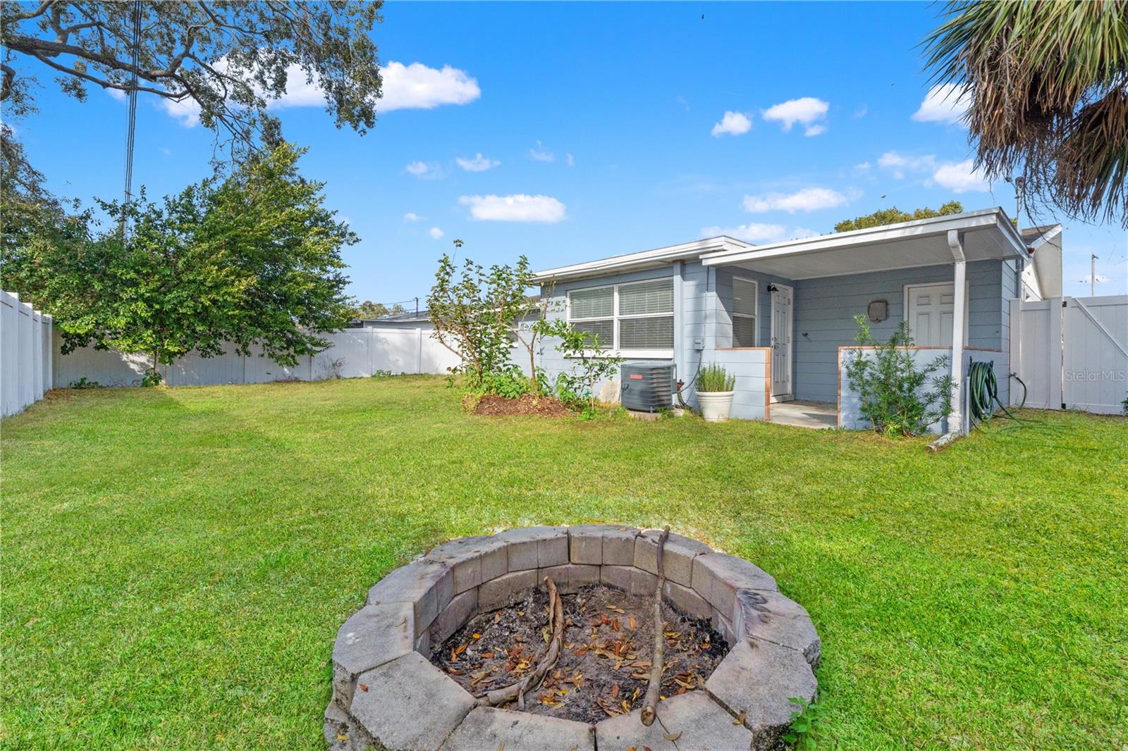 COLONIAL MANOR - Residential