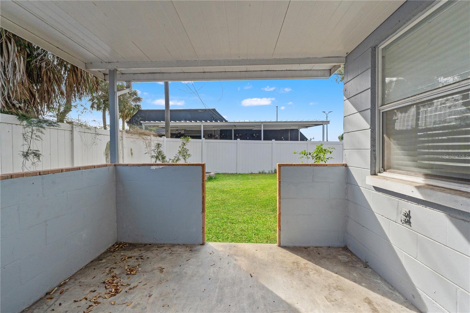 COLONIAL MANOR - Residential