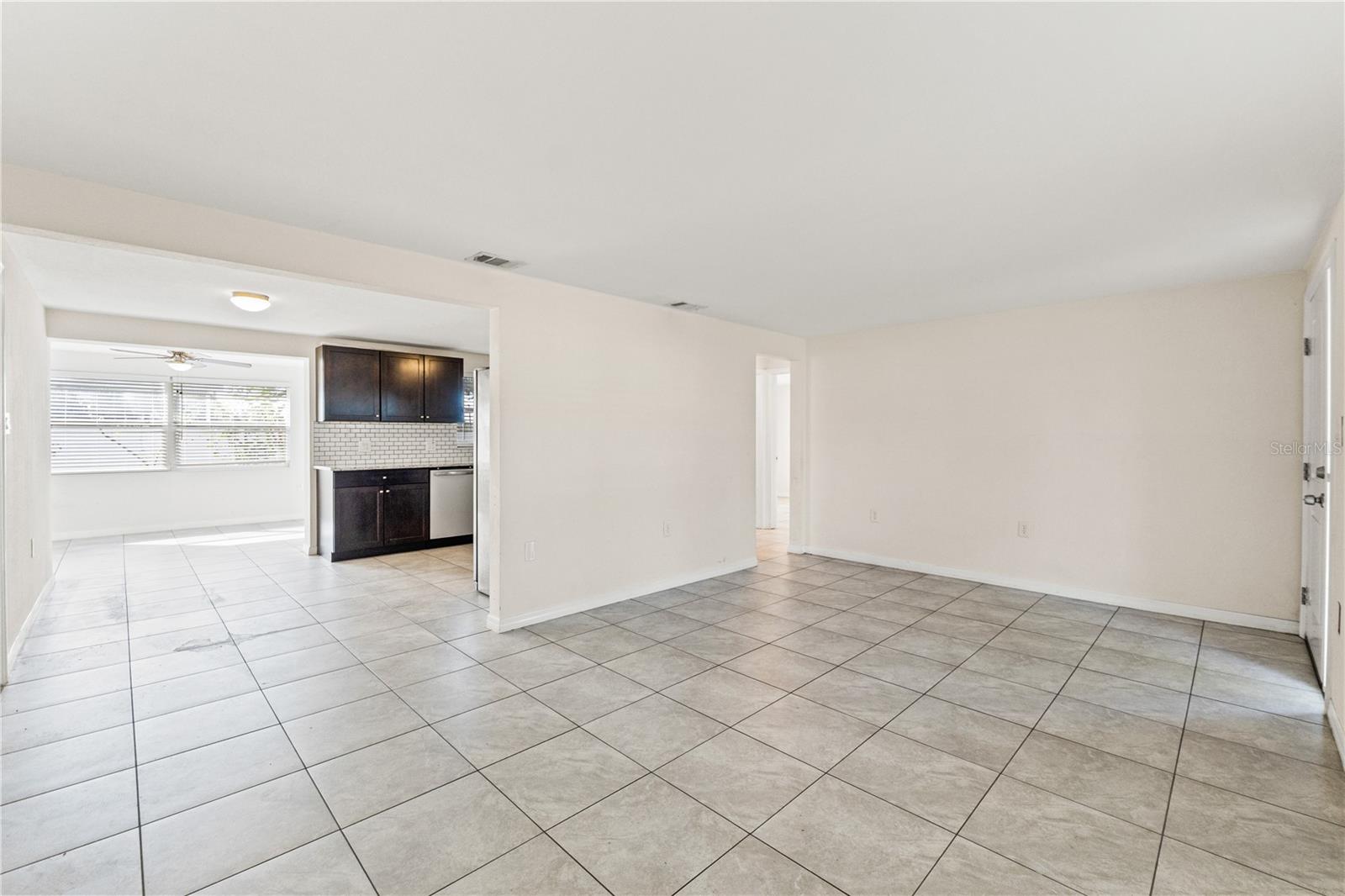 COLONIAL MANOR - Residential