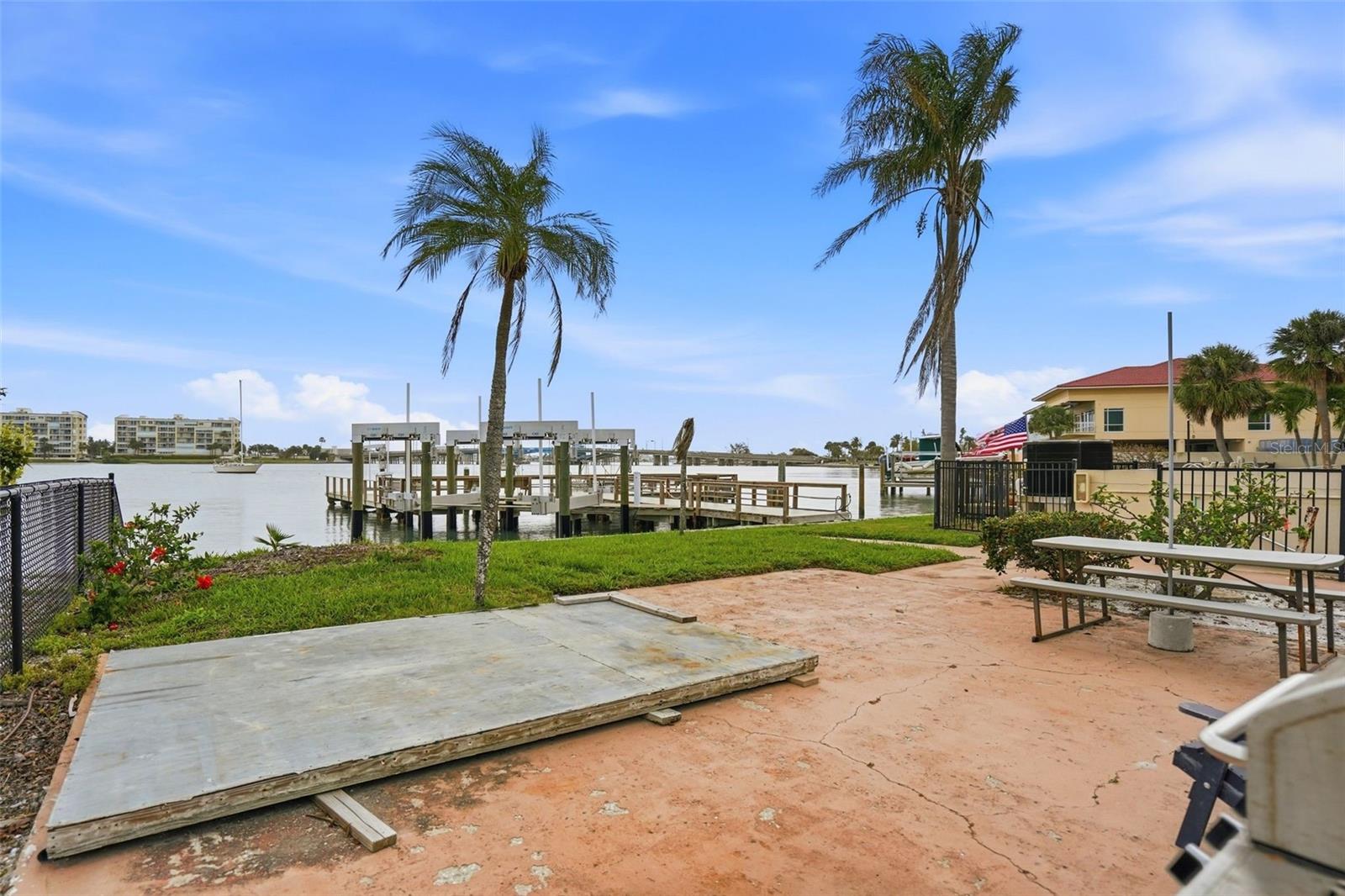 BAY ISLES CONDO - Residential