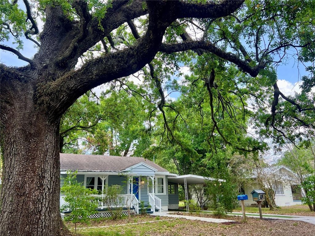 Photo of 1014 E Crawford Street, Tampa, FL 33604 (MLS # TB8490431)