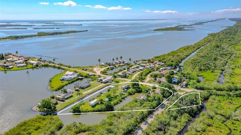 416 E Halifax AVENUE OAK HILL FL 32759