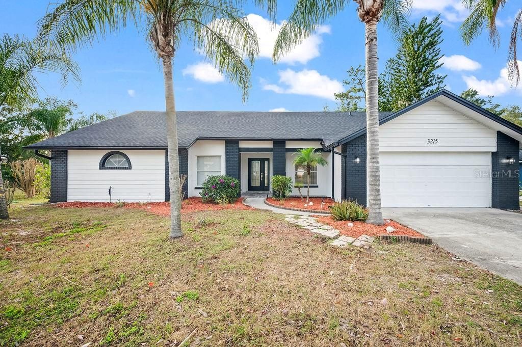 Photo of 3215 Pine Club Drive, Plant City, FL 33566 (MLS # O6370880)