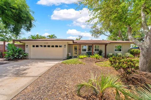 Photo of 1100 36th Avenue NE, St Petersburg, FL 33704 (MLS # TB8495604)