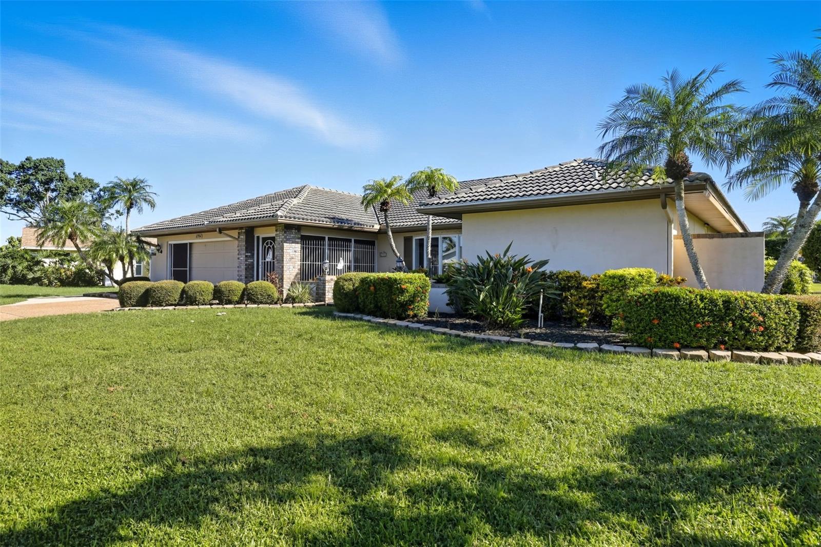 6994 COUNTRY LAKES CIRCLE