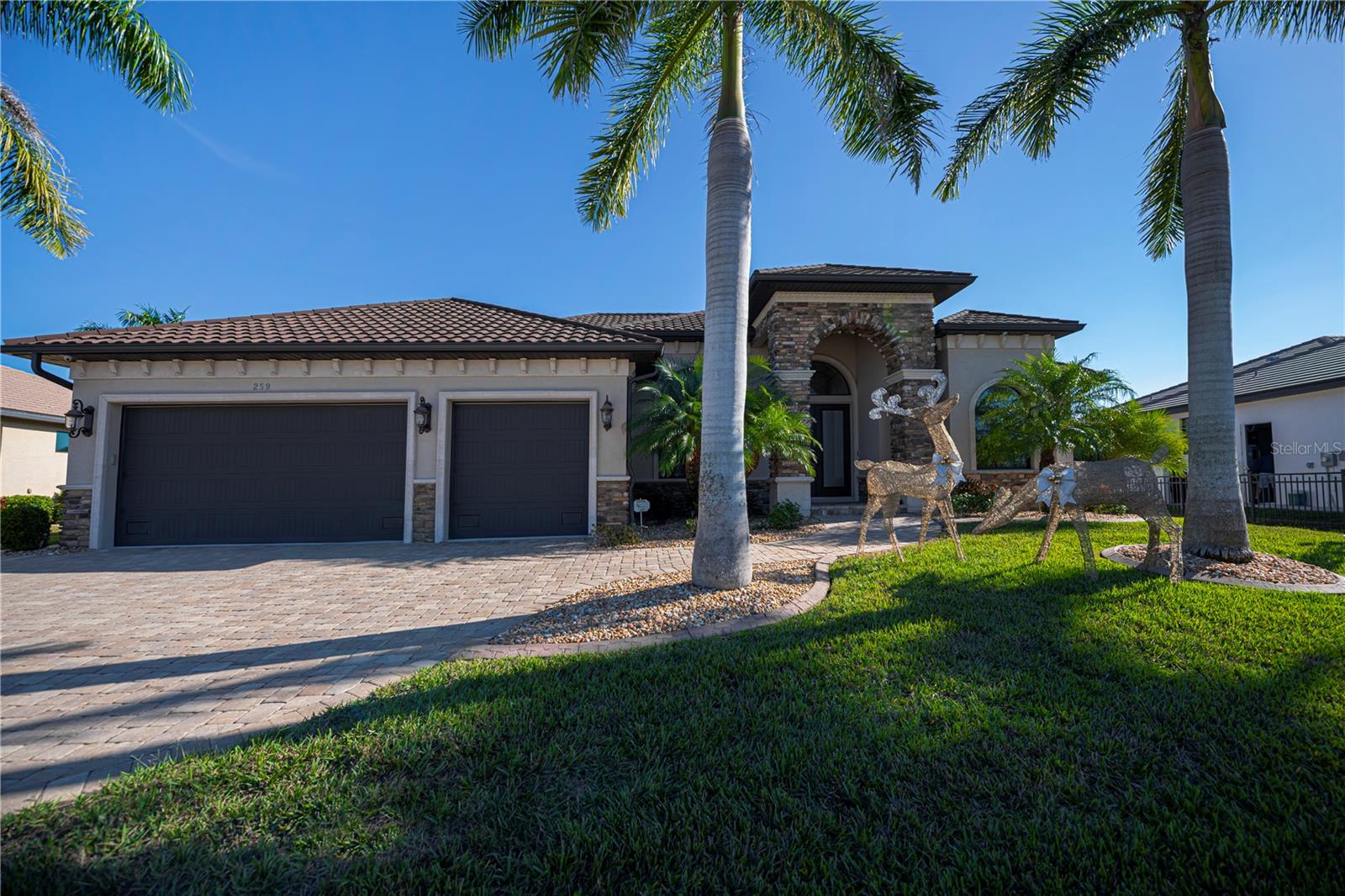 PGI 015 0284 0027 PUNTA GORDA ISLES SEC 15 BLK 284 - Residential