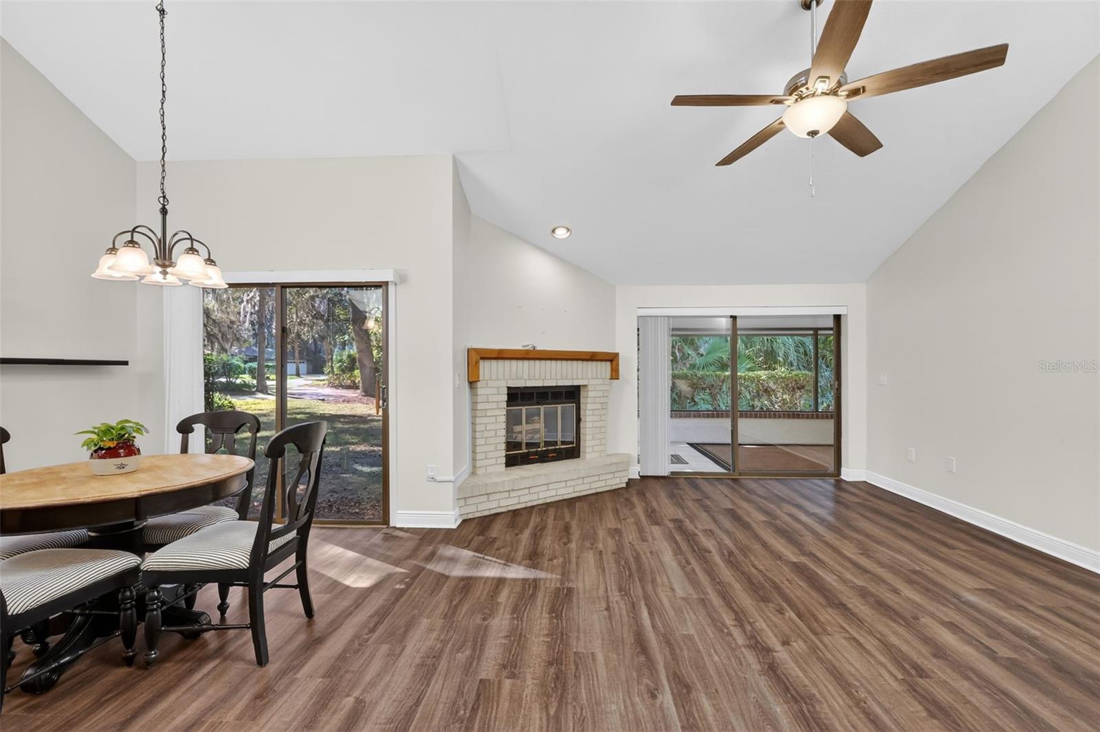 WATERWOOD TWNHS SUB - Residential