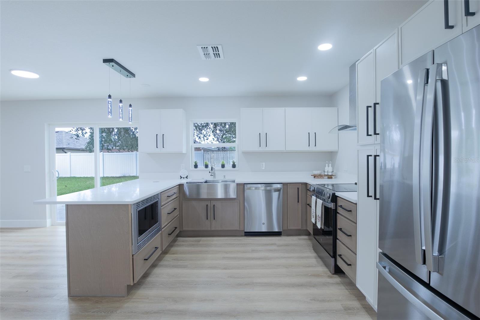 2037 CORNER TREE COURT
