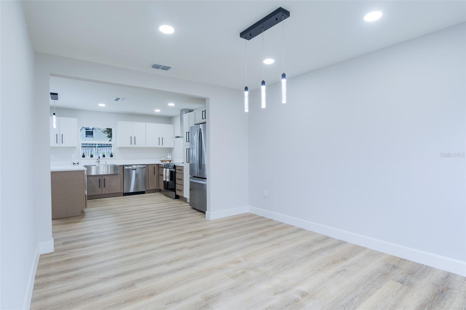 2037 CORNER TREE COURT