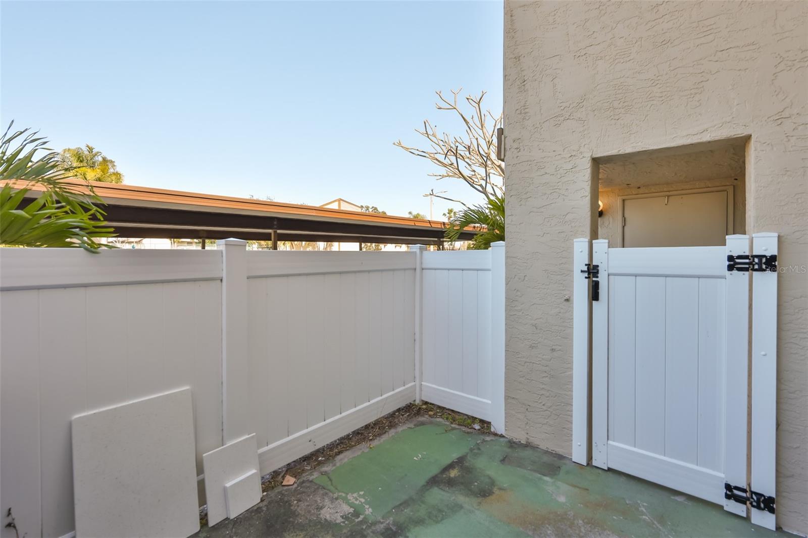 TOWNHOMES OF LAKE SEMINOLE - Residential