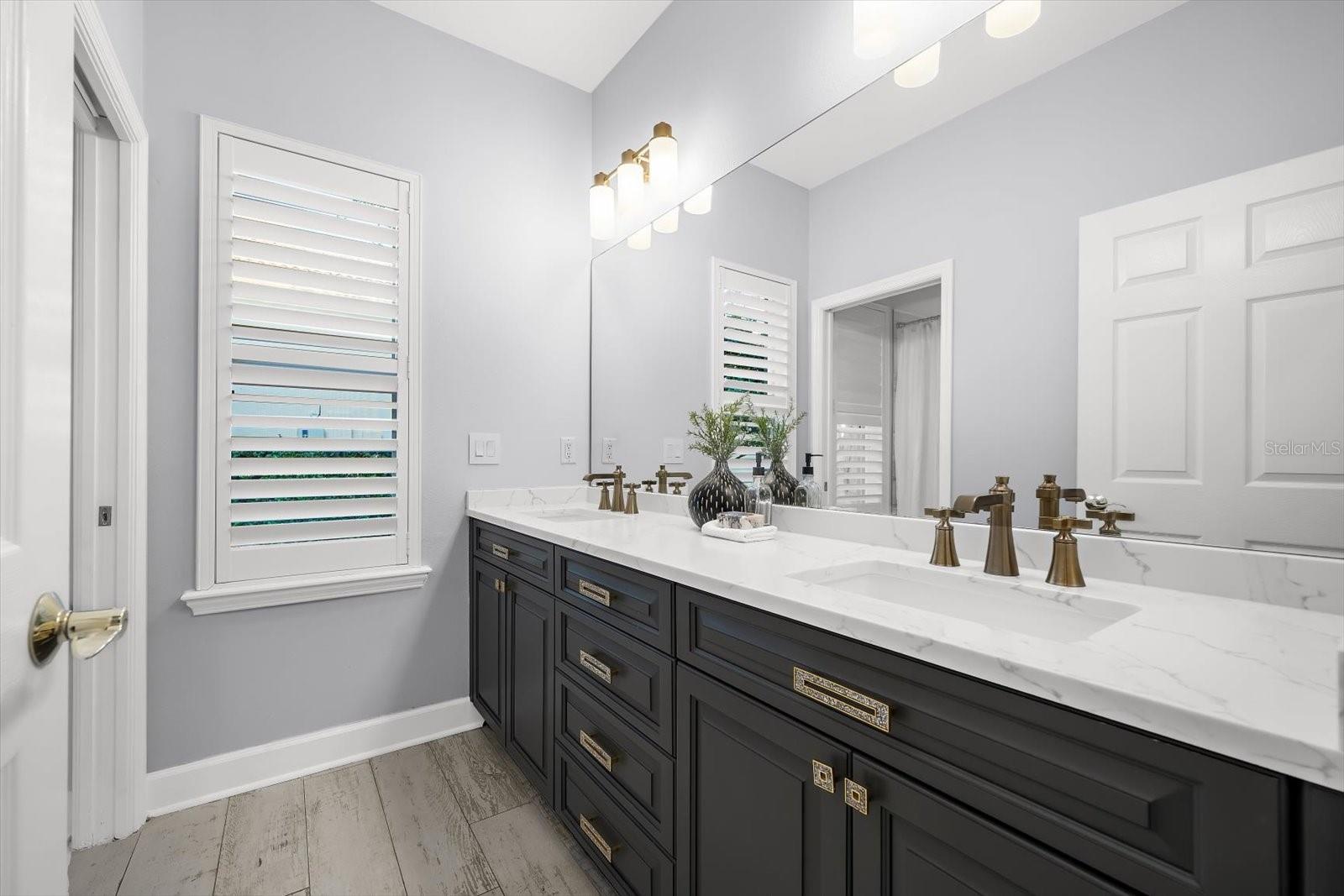 MANNING OAKS - Residential