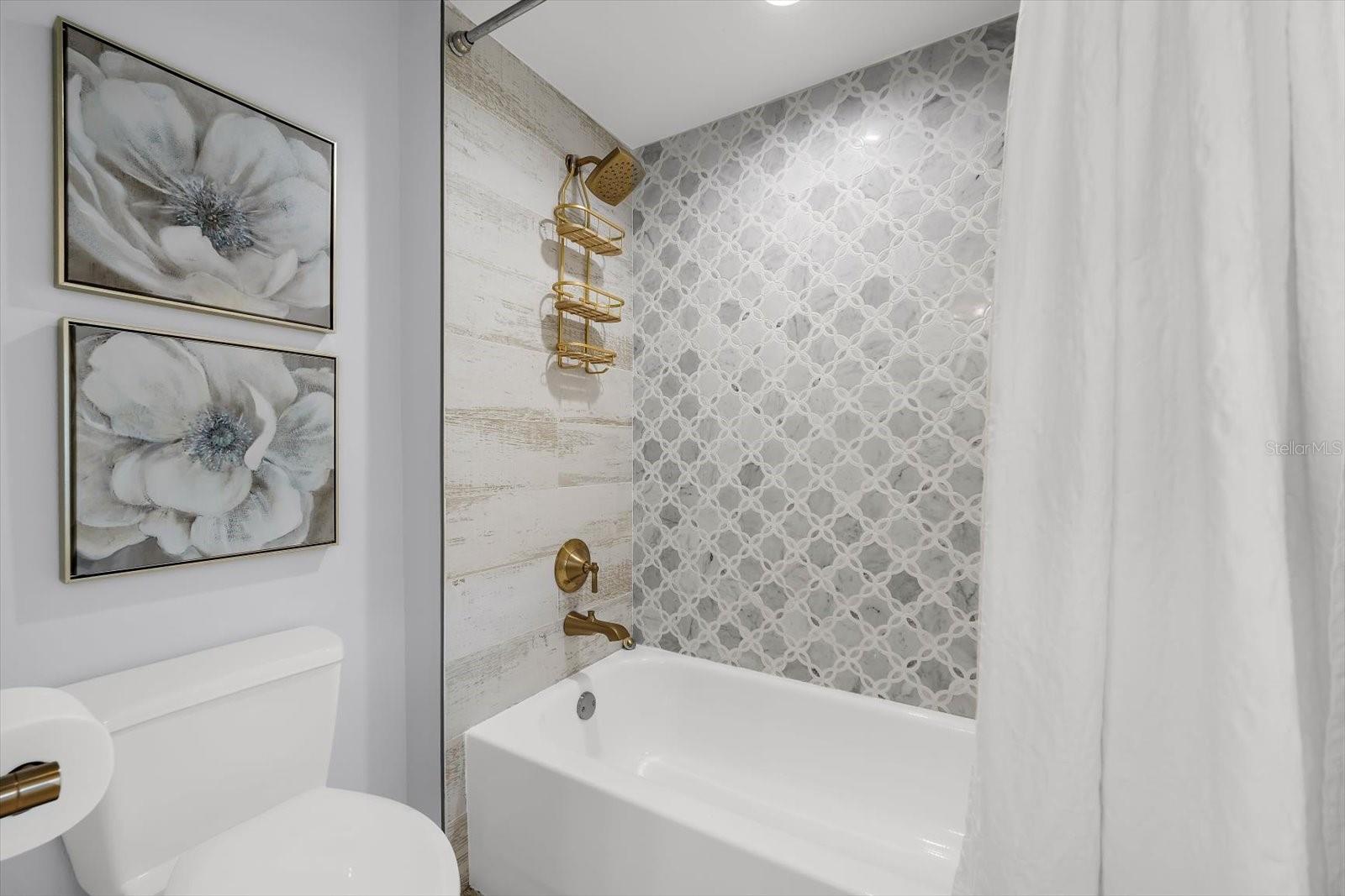 MANNING OAKS - Residential