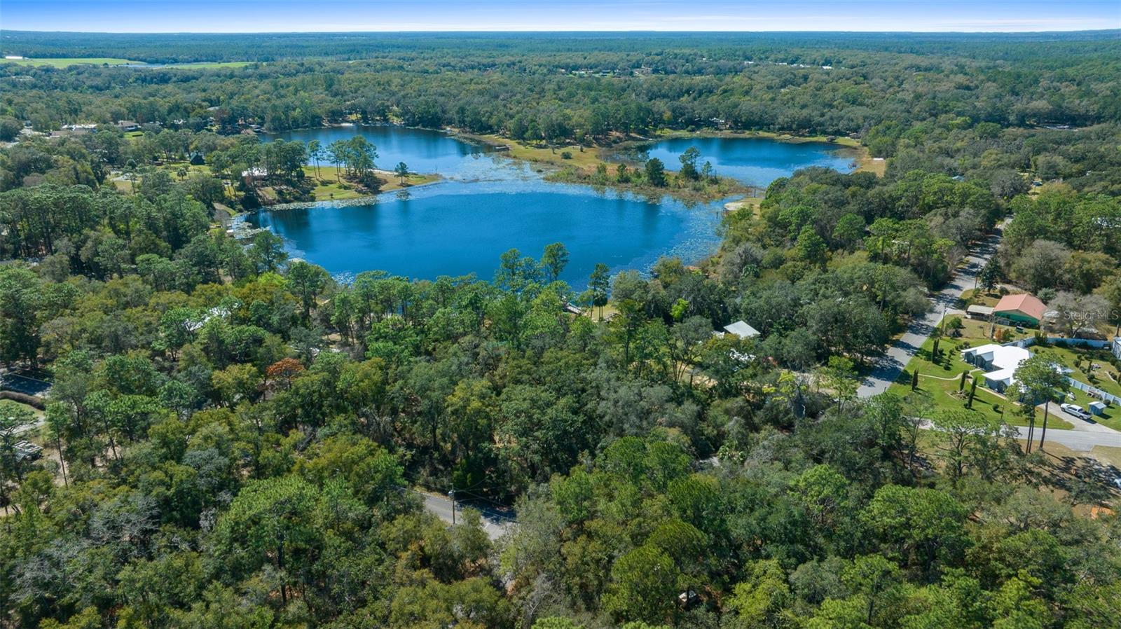 WOODS & LAKES - Land