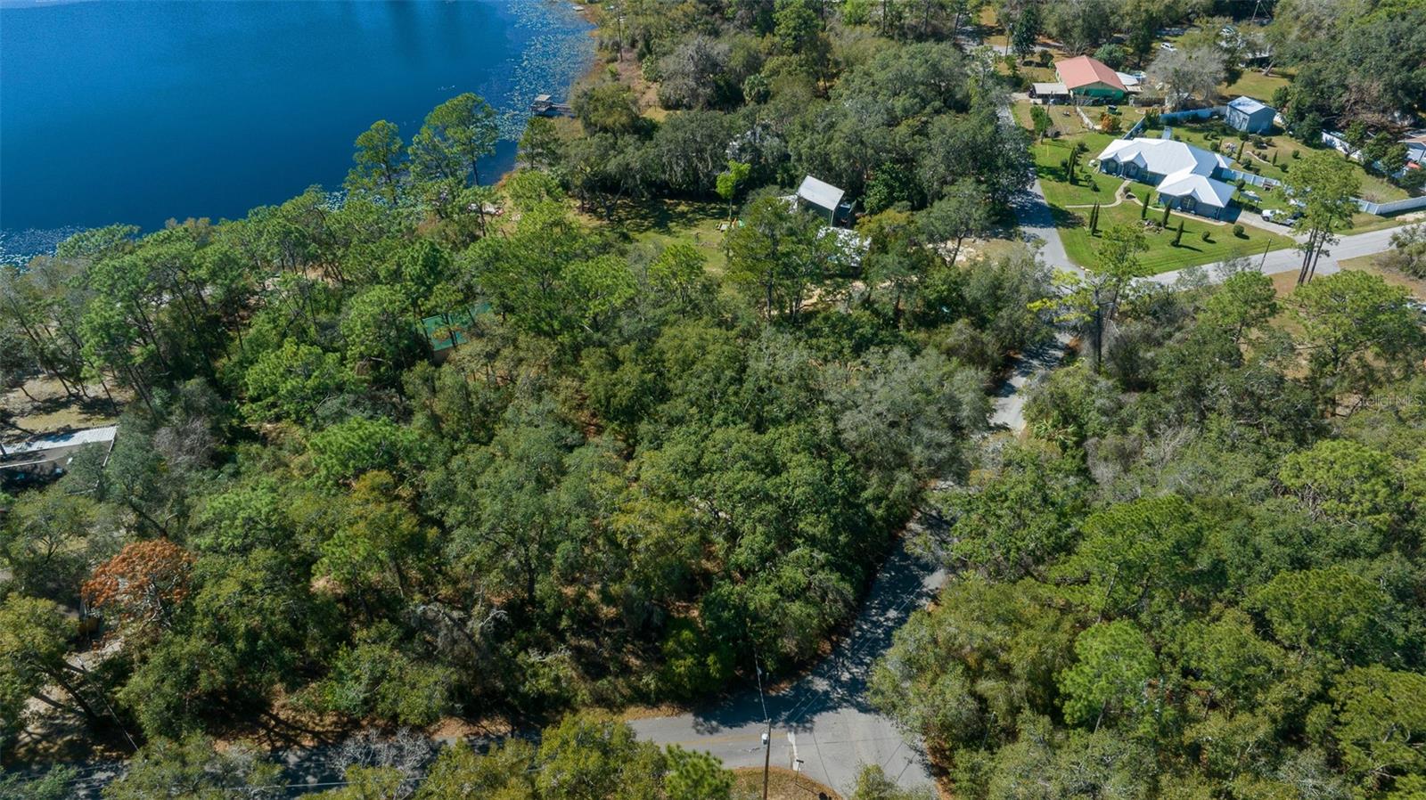 WOODS & LAKES - Land