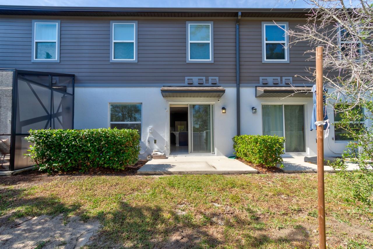 TOWNS AT LAKE MONROE COMMONS - Residential Lease