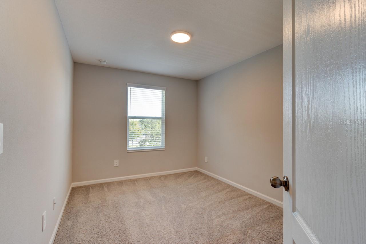 TOWNS AT LAKE MONROE COMMONS - Residential Lease