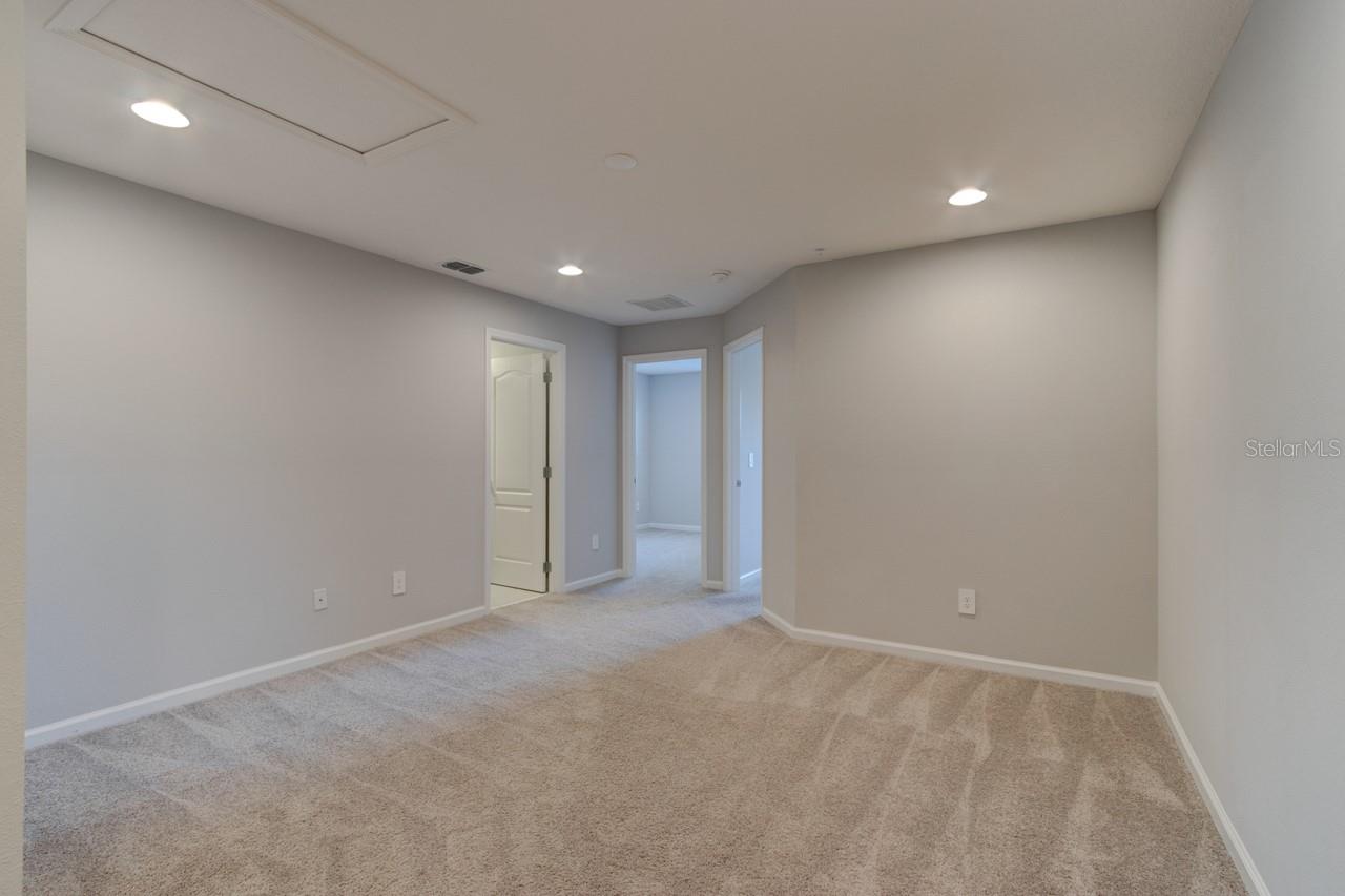 TOWNS AT LAKE MONROE COMMONS - Residential Lease