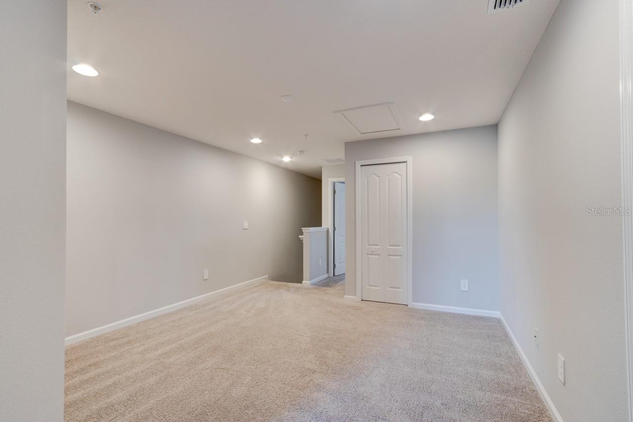 TOWNS AT LAKE MONROE COMMONS - Residential Lease