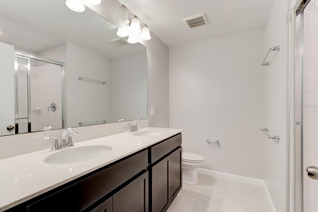 TOWNS AT LAKE MONROE COMMONS - Residential Lease