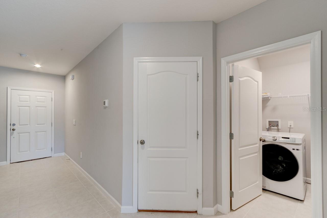 TOWNS AT LAKE MONROE COMMONS - Residential Lease