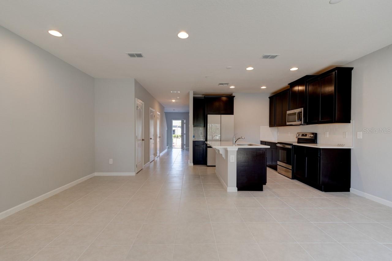 TOWNS AT LAKE MONROE COMMONS - Residential Lease