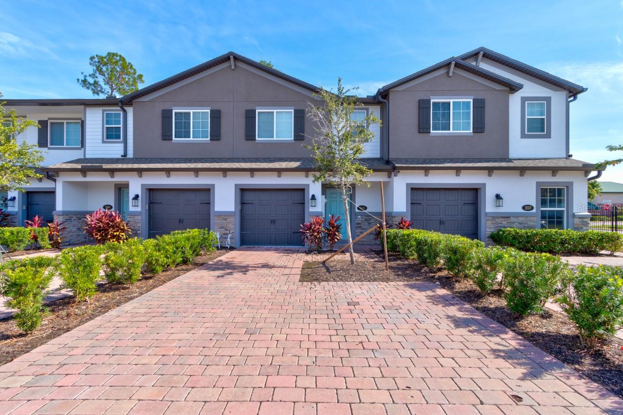 TOWNS AT LAKE MONROE COMMONS - Residential Lease