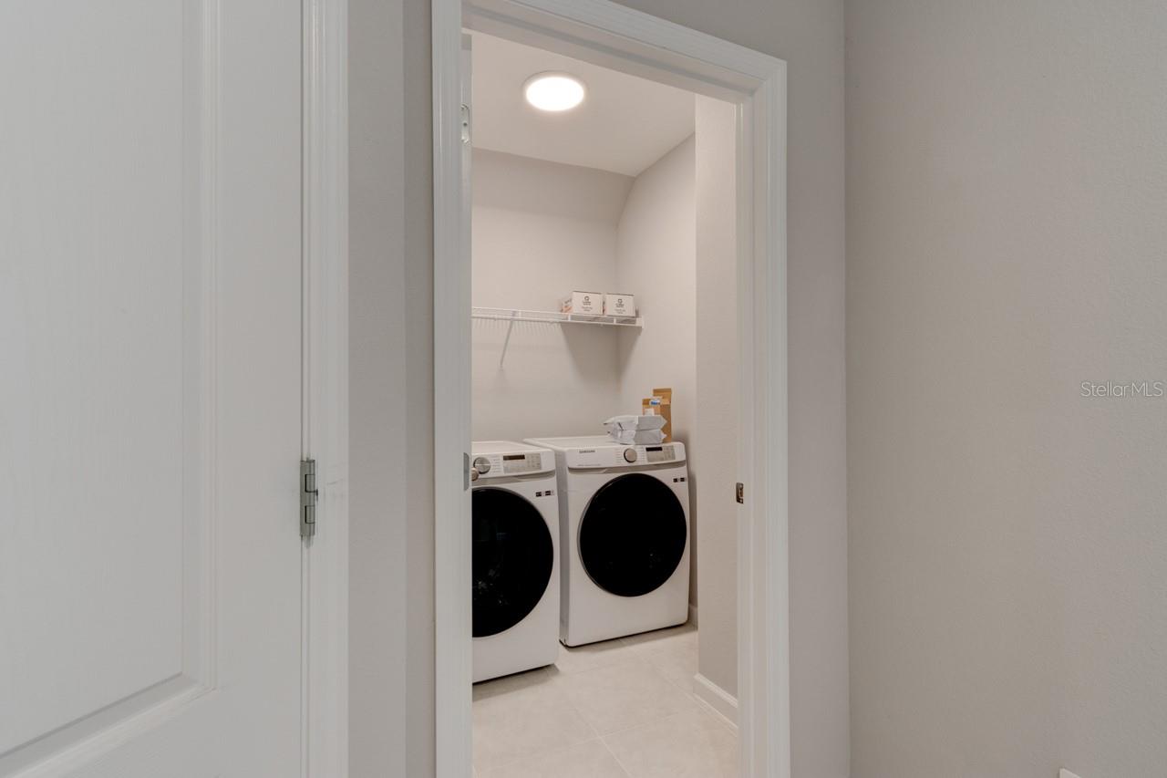 TOWNS AT LAKE MONROE COMMONS - Residential Lease