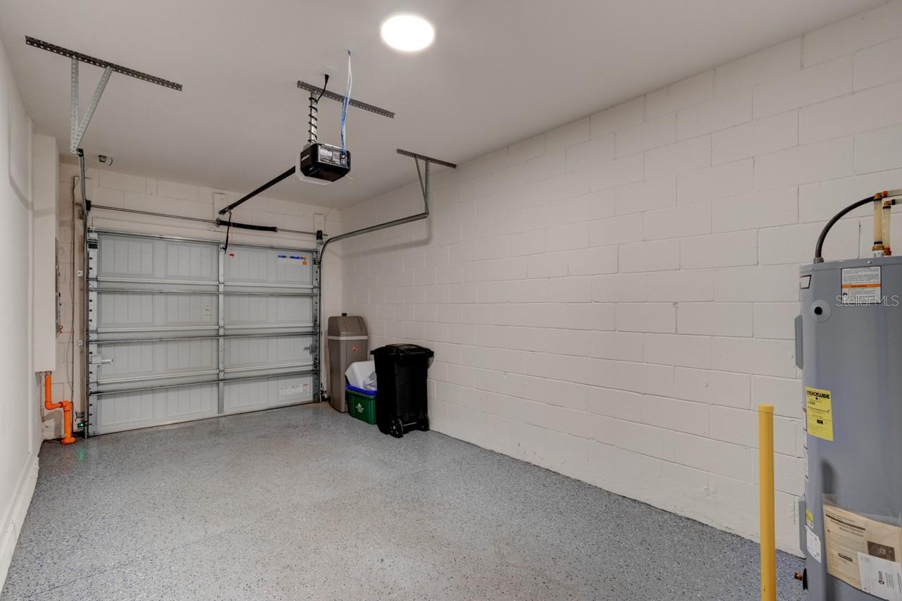 TOWNS AT LAKE MONROE COMMONS - Residential Lease