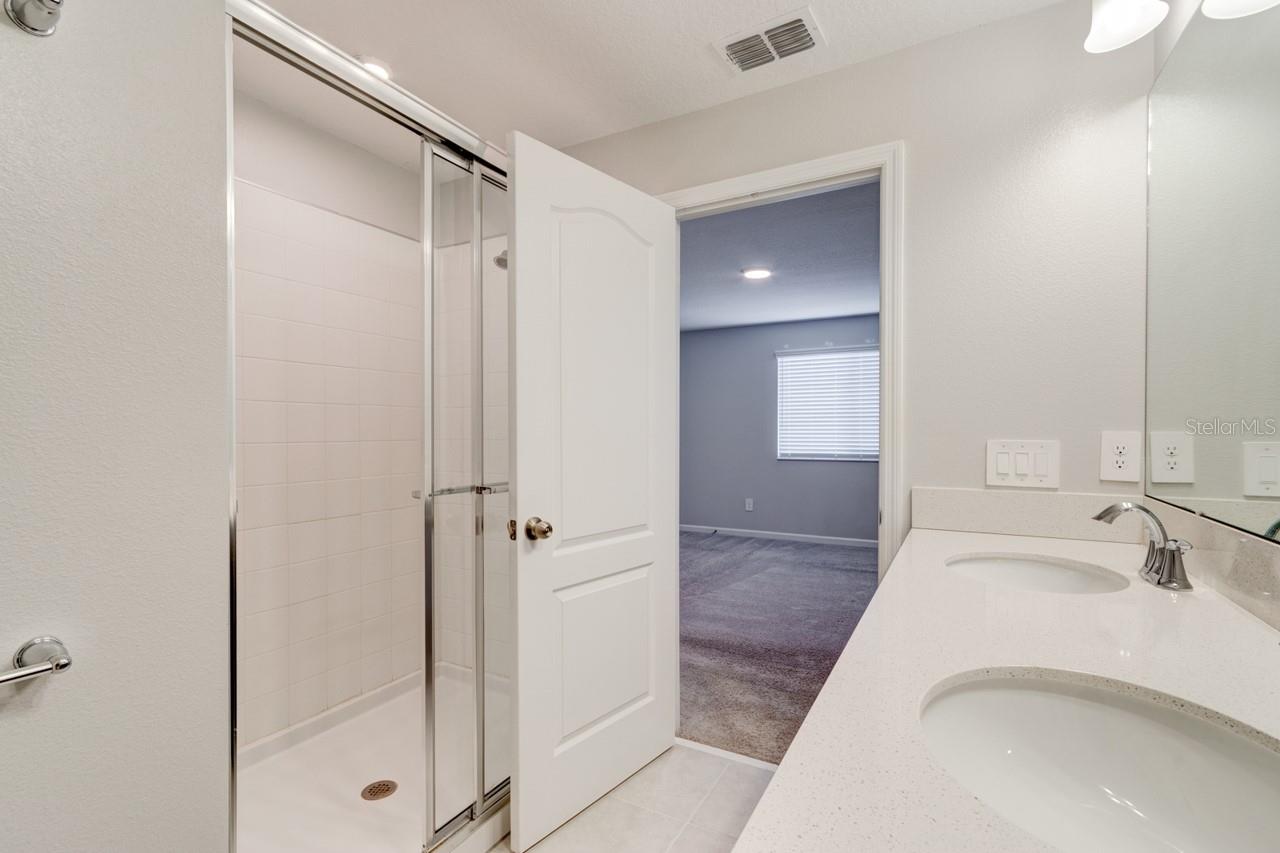 TOWNS AT LAKE MONROE COMMONS - Residential Lease