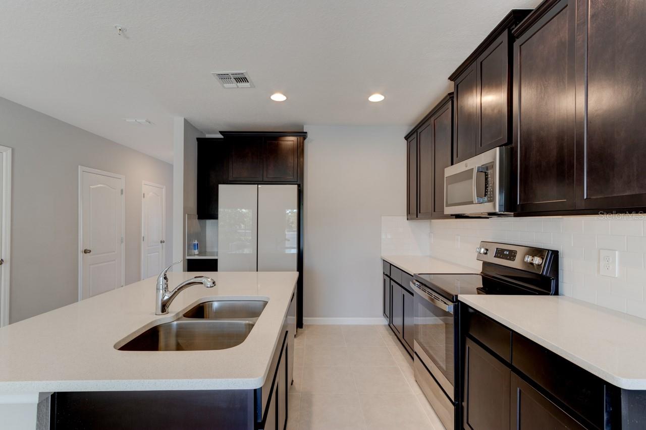 TOWNS AT LAKE MONROE COMMONS - Residential Lease