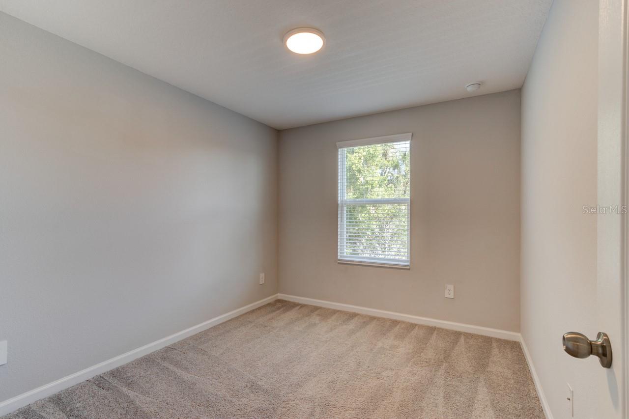 TOWNS AT LAKE MONROE COMMONS - Residential Lease