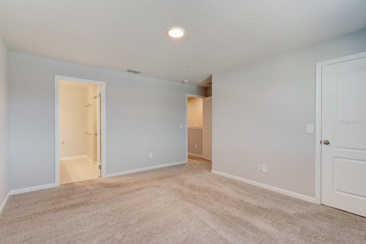 TOWNS AT LAKE MONROE COMMONS - Residential Lease