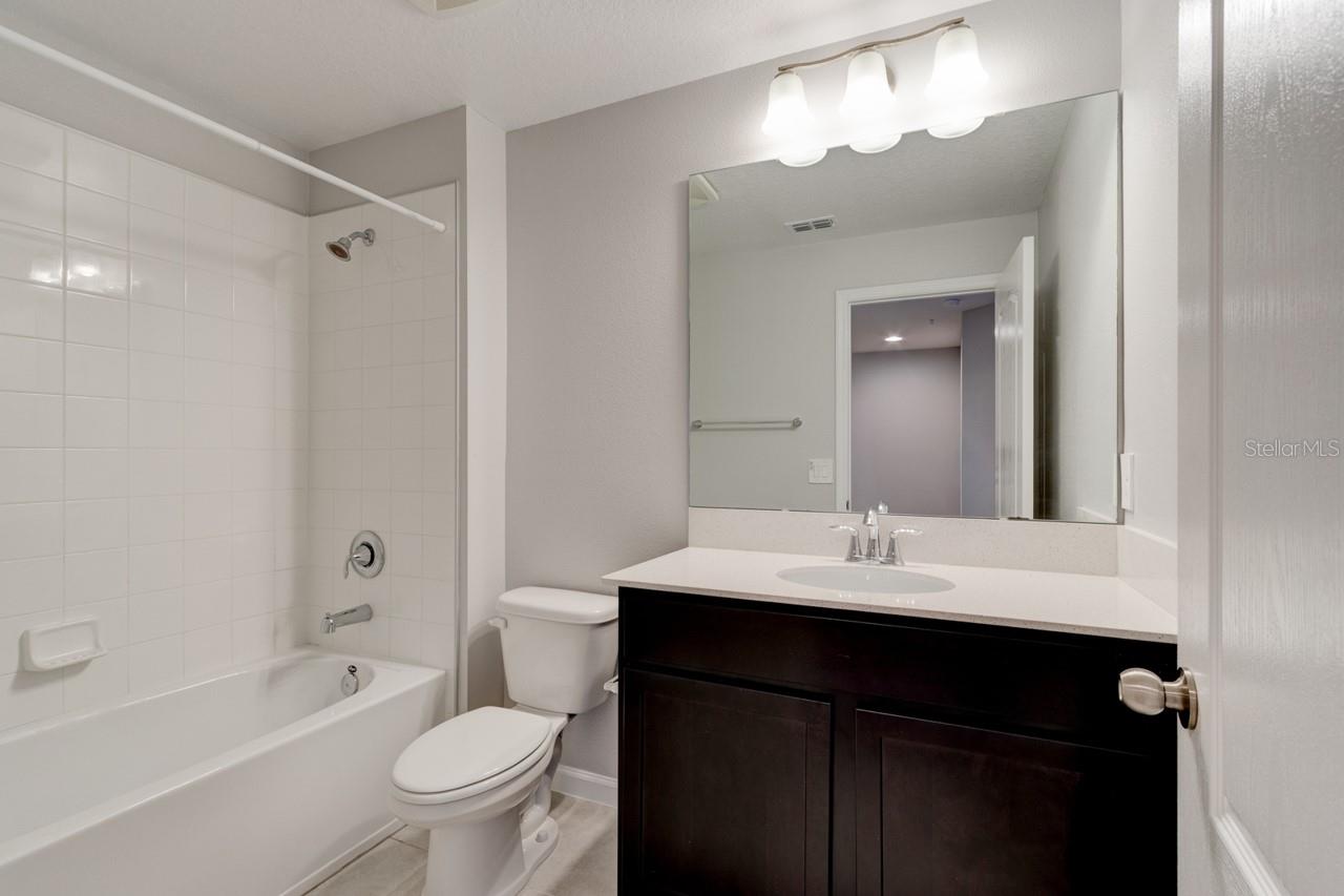 TOWNS AT LAKE MONROE COMMONS - Residential Lease