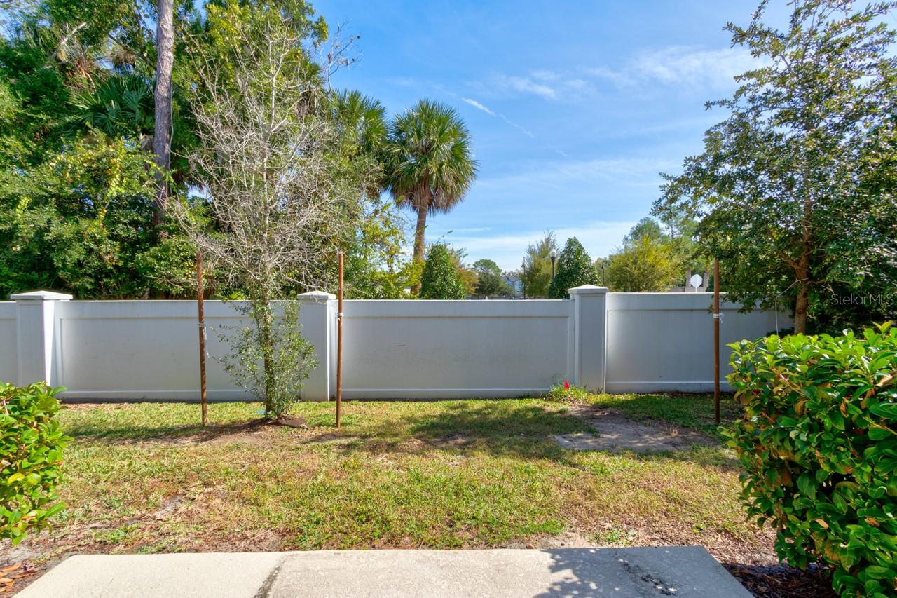 TOWNS AT LAKE MONROE COMMONS - Residential Lease