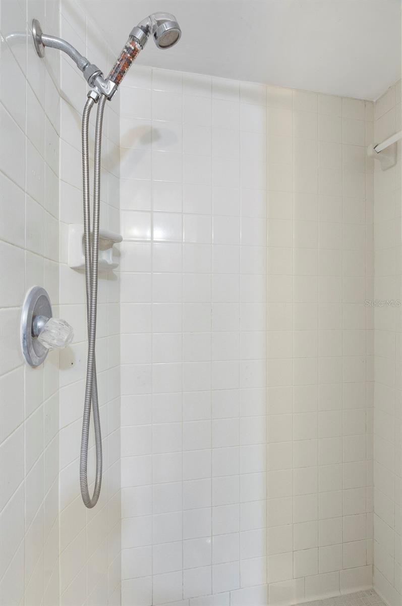 LESLEE HEIGHTS SUB SEC 1 - Residential Lease