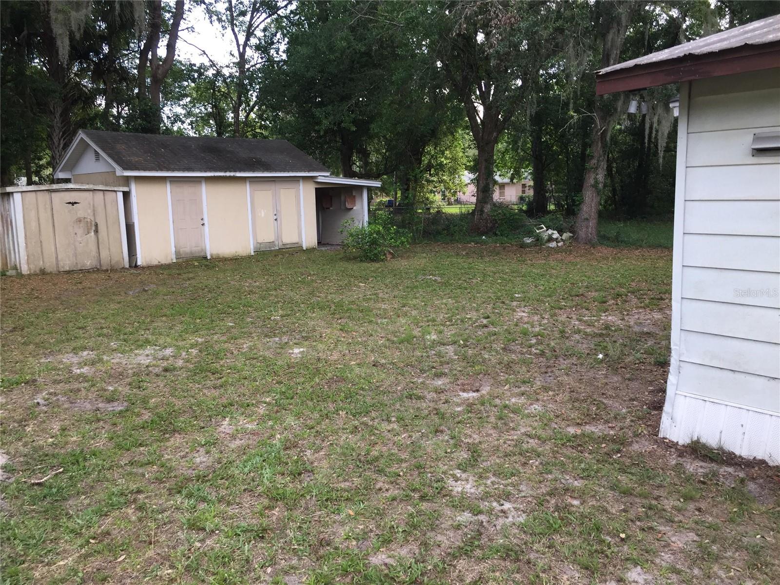 EUSTIS ROSENWALD GARDENS - Residential Lease