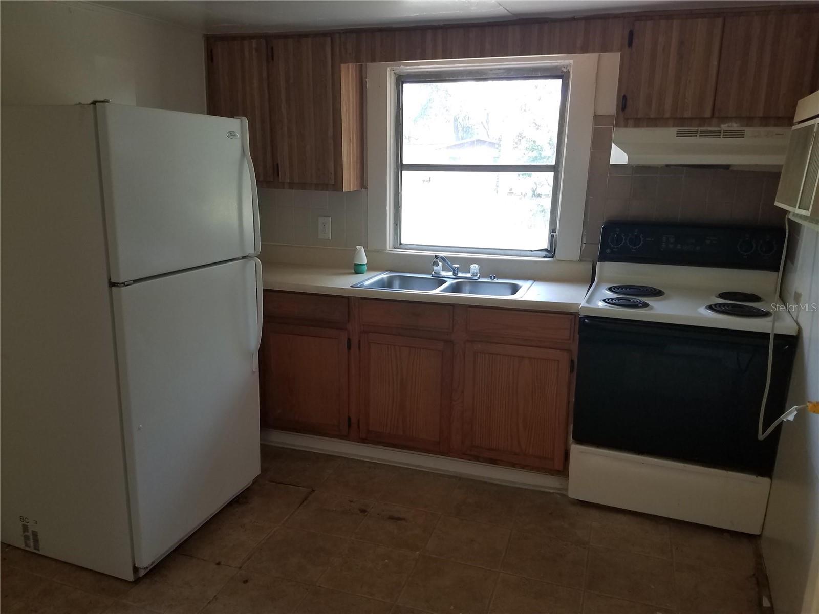 EUSTIS ROSENWALD GARDENS - Residential Lease