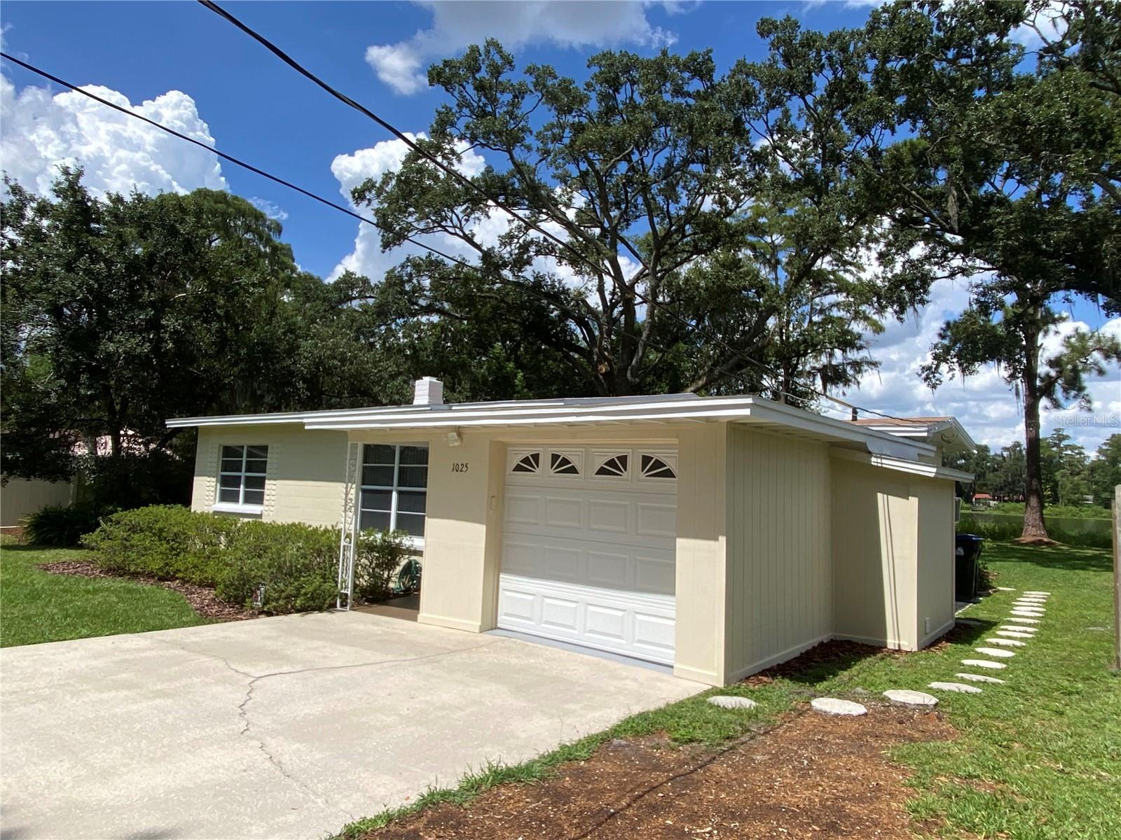1025 LAKE JESSAMINE DRIVE