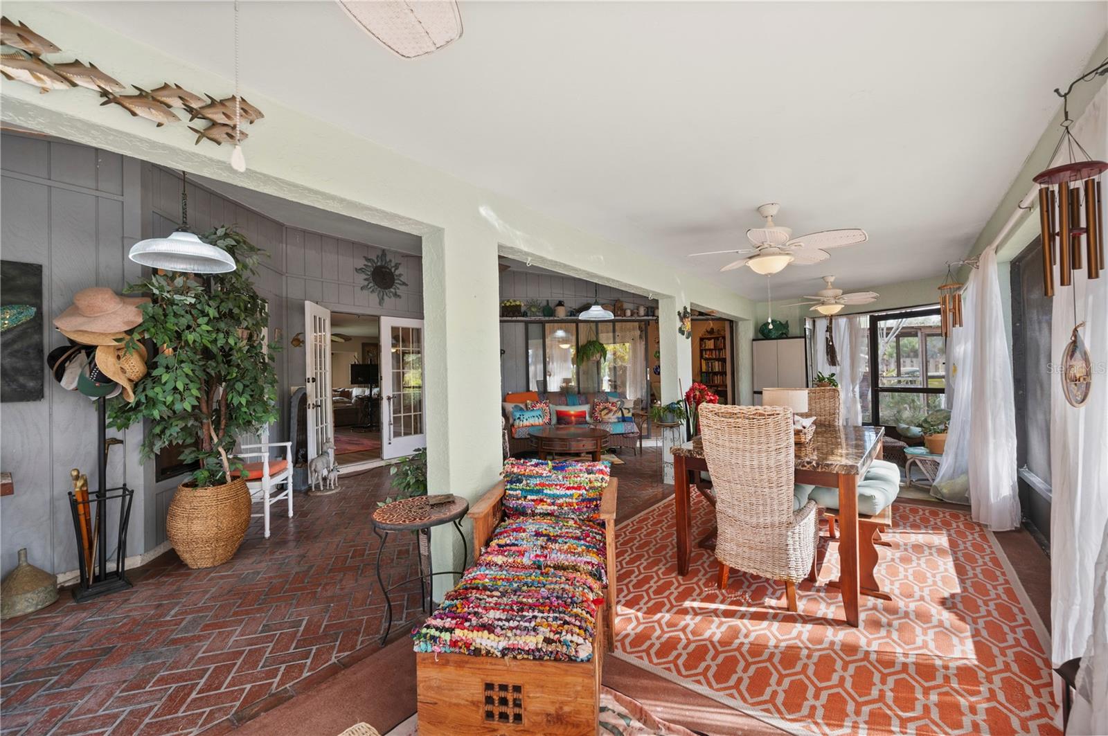 PALM SHORES - Residential