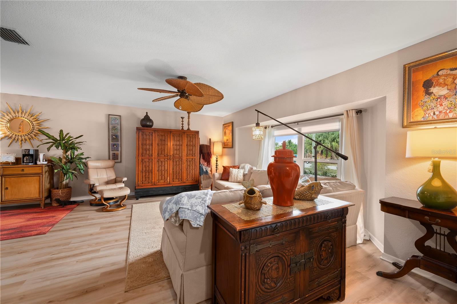 PALM SHORES - Residential